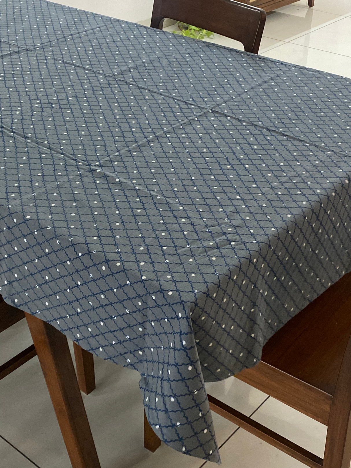 grey-theme-table-cloth-6-seater-pattern-view