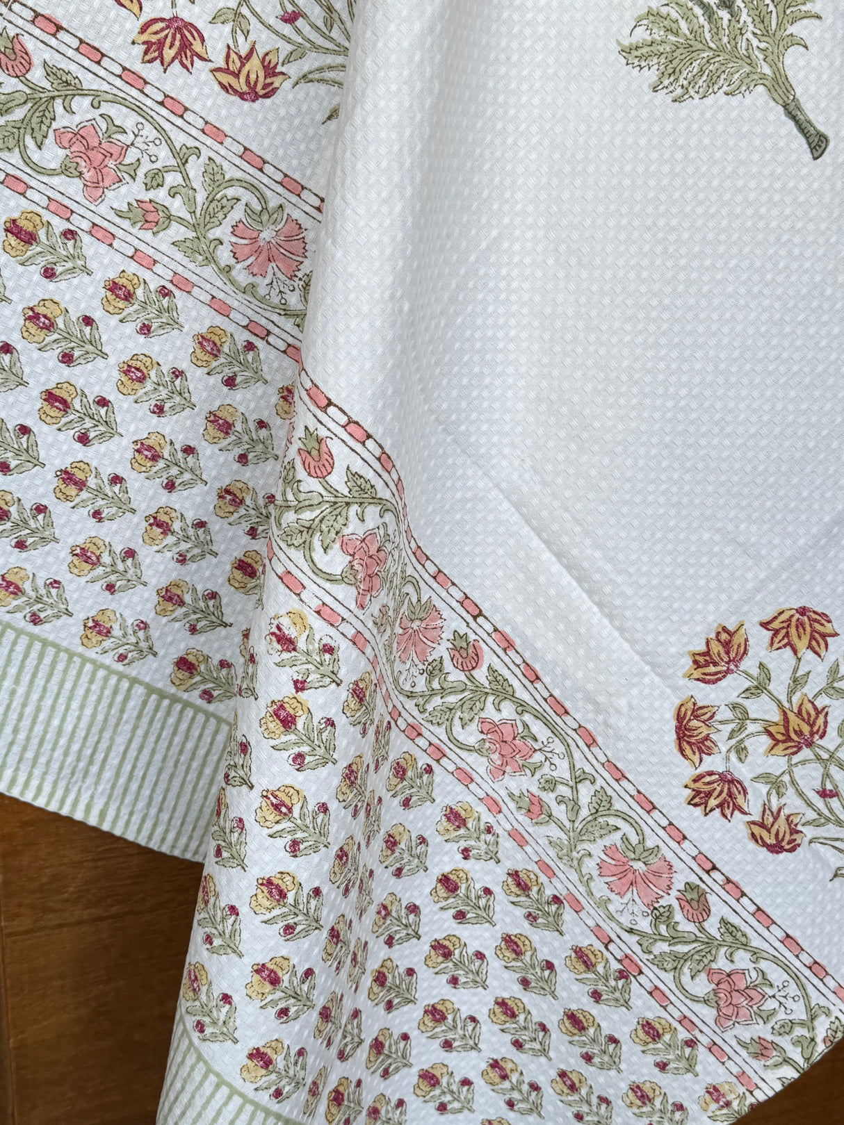 vacation-friendly-absorbent-handblock-bath-towel