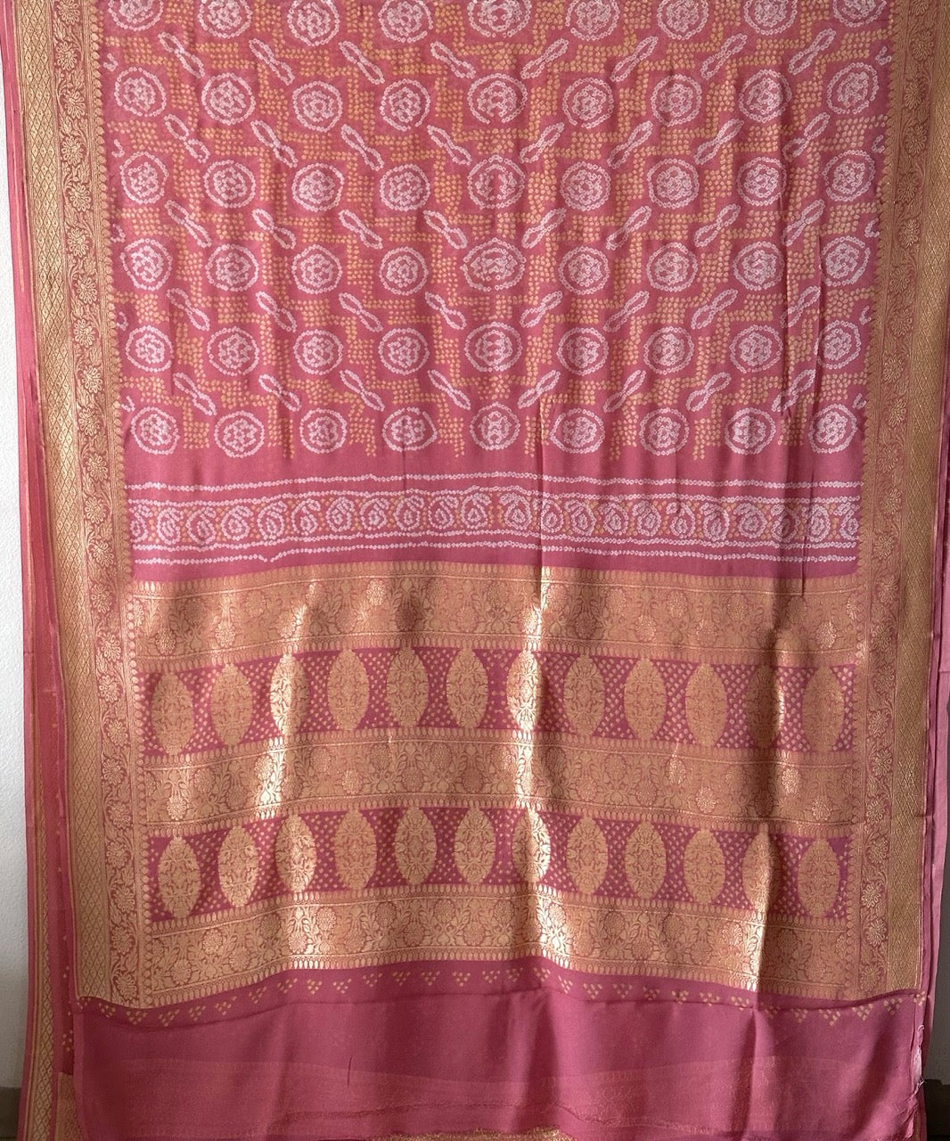 gulab-zari-pure-banarsi-gerogette-bandhani-saree