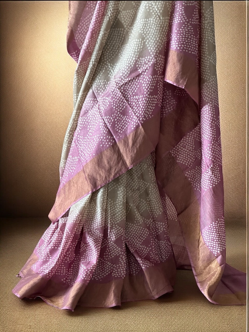 gulabi-zariya-munga-tussar-silk-bandhani-saree