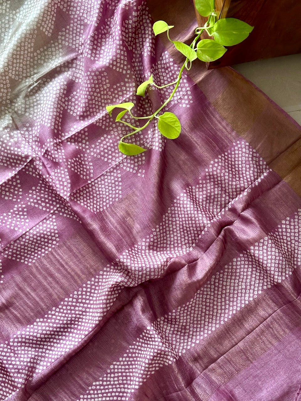 gulabi-zariya-munga-tussar-silk-bandhani-saree