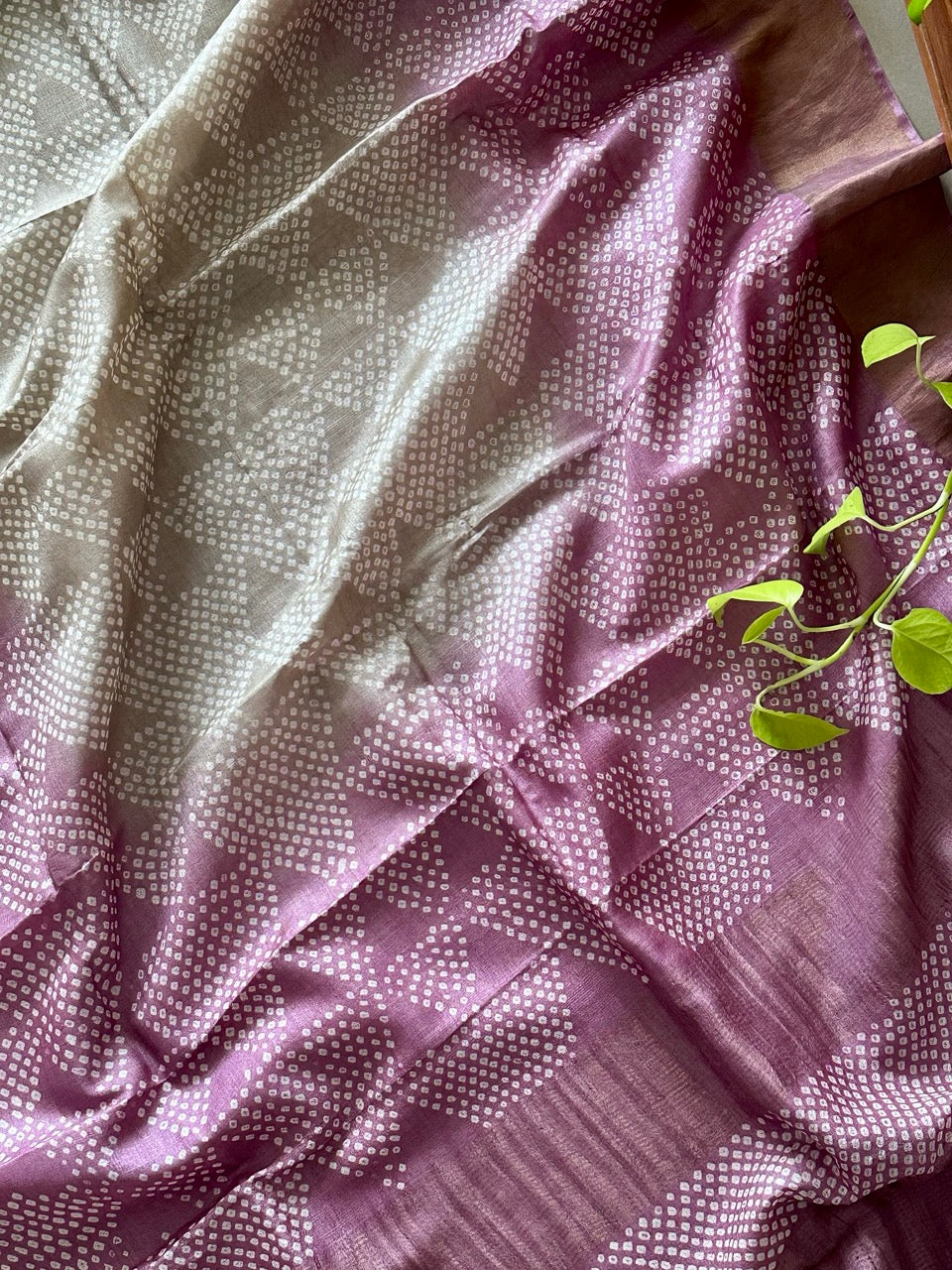 gulabi-zariya-munga-tussar-silk-bandhani-saree