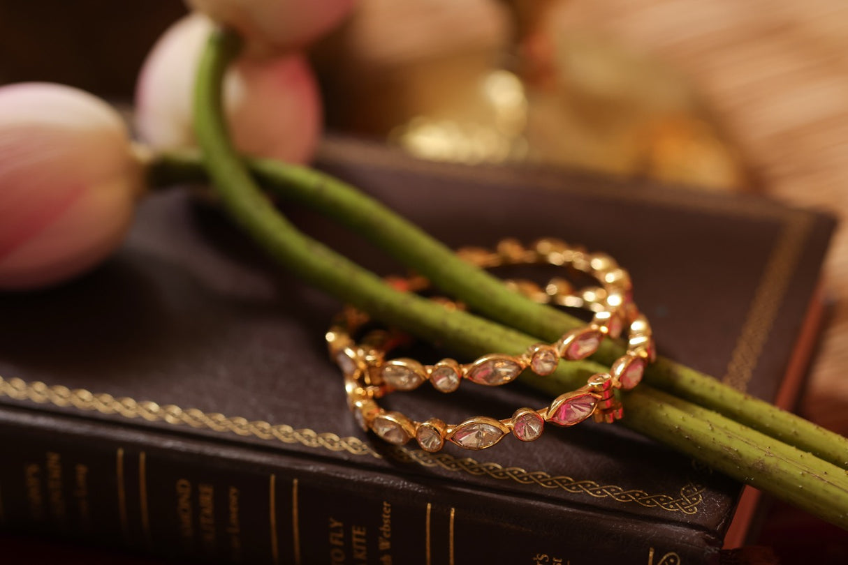 lady wearing a kanjivaram bandhani saree with beautiful 92.5 silver kadas with moissanite polki