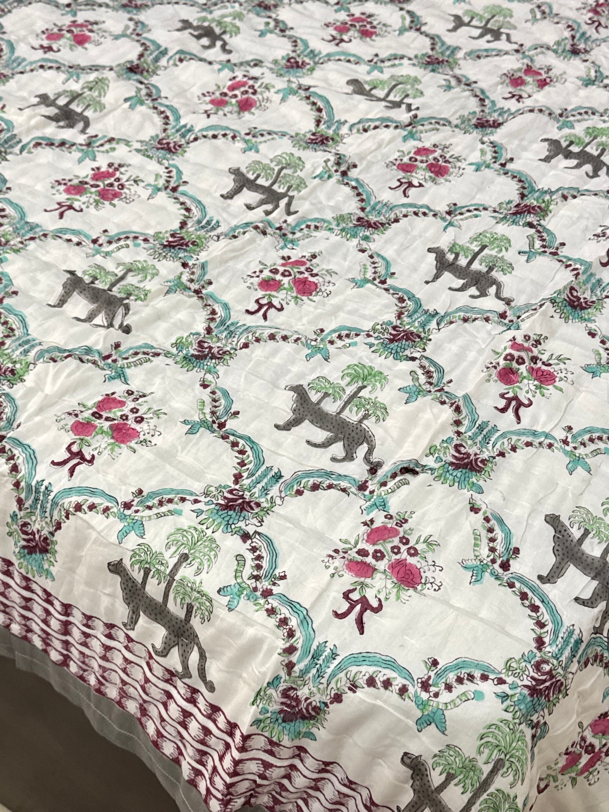 handblock-printed-mulmul-reversible-king-size-quilt