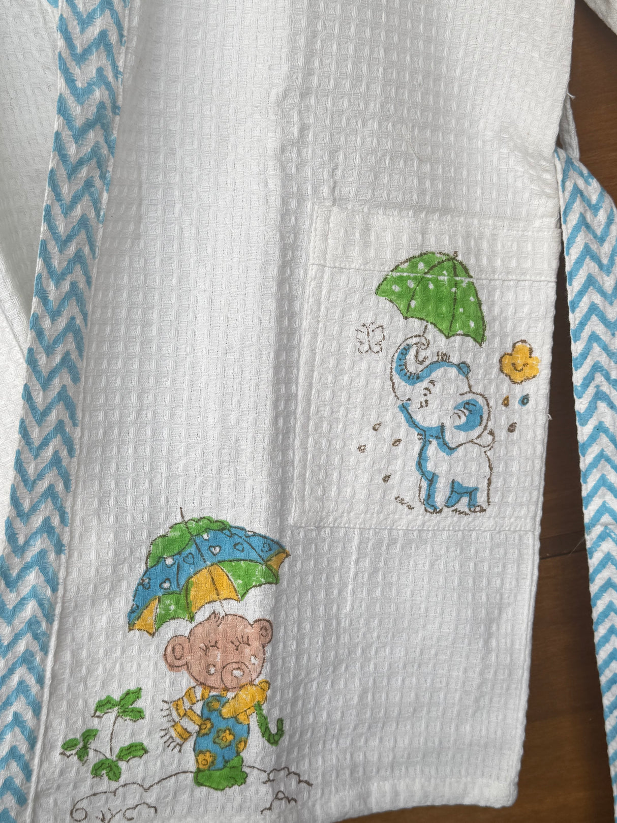 boutique owners buy teddy bear and elephant print kids bathrobes cotton waffle Singapore delivery