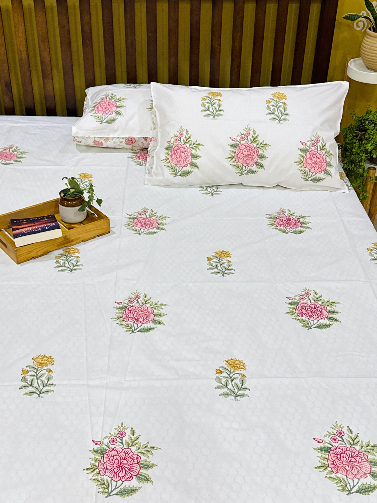 handcrafted-cotton-bedsheet-pillow-set