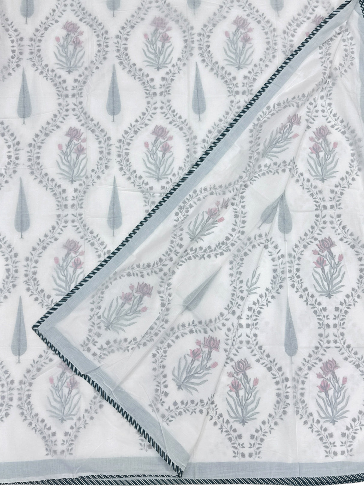 handcrafted-leaf-motif-mulmul-dohar