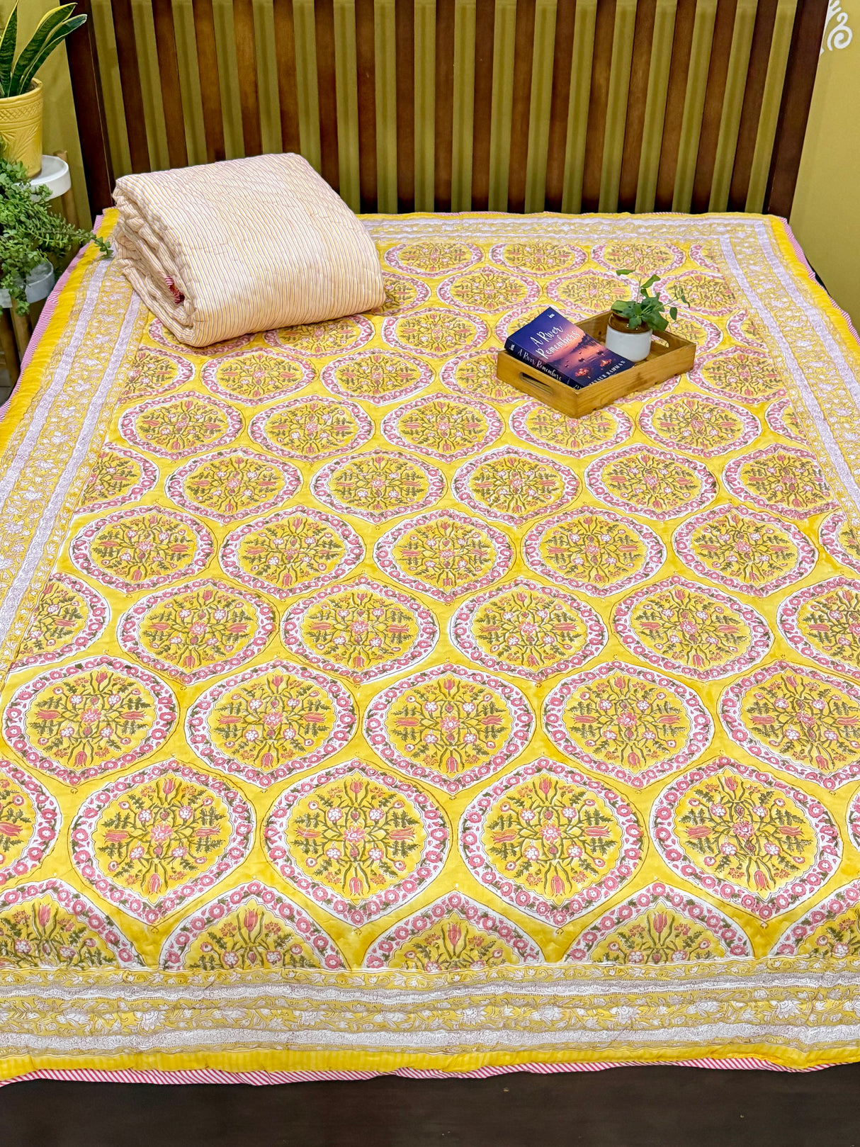 handcrafted-mulmul-quilt-floral-medallion-motif