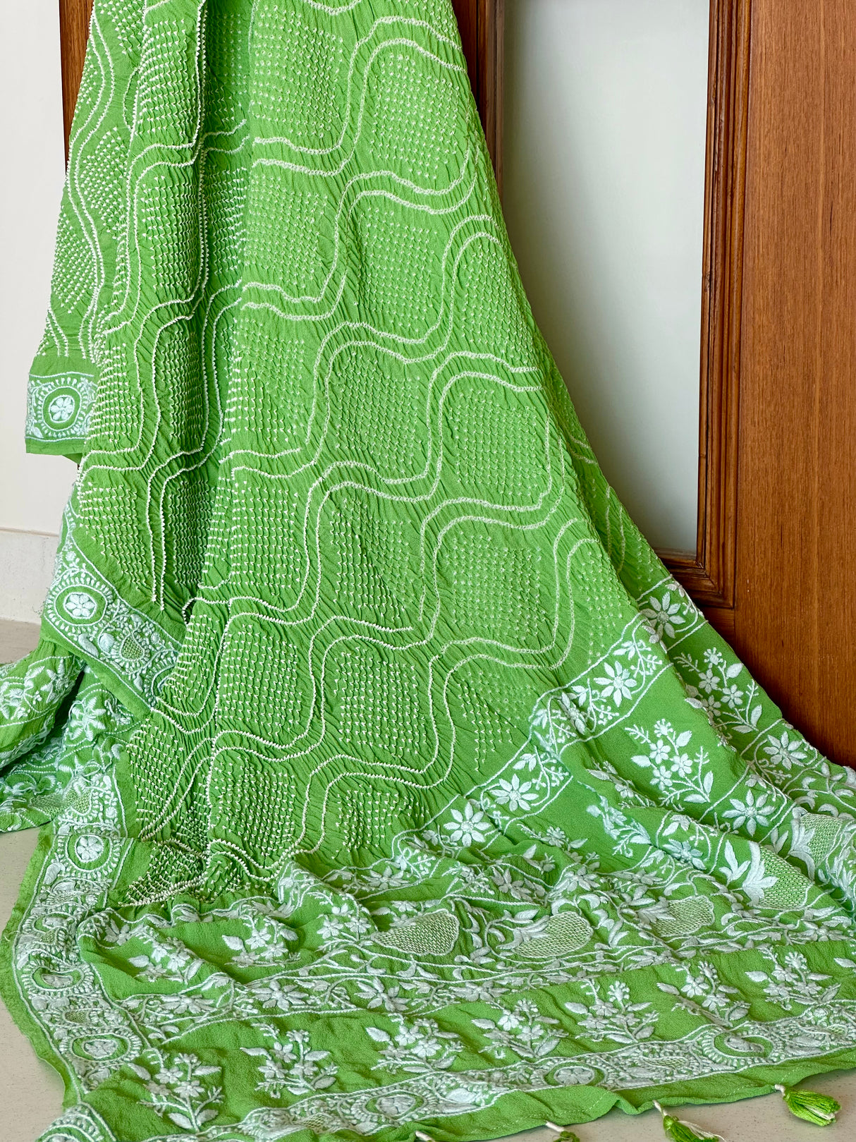 handloom-bandhani-chikankari-georgette-dupatta-with-textured-finish