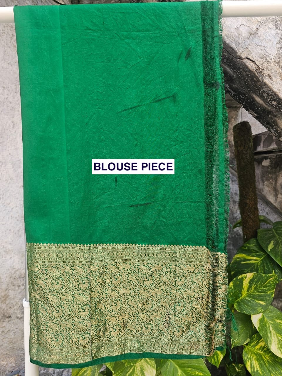 handloom-bandhani-georgette-saree-with-flowing-tie-dye-blouse