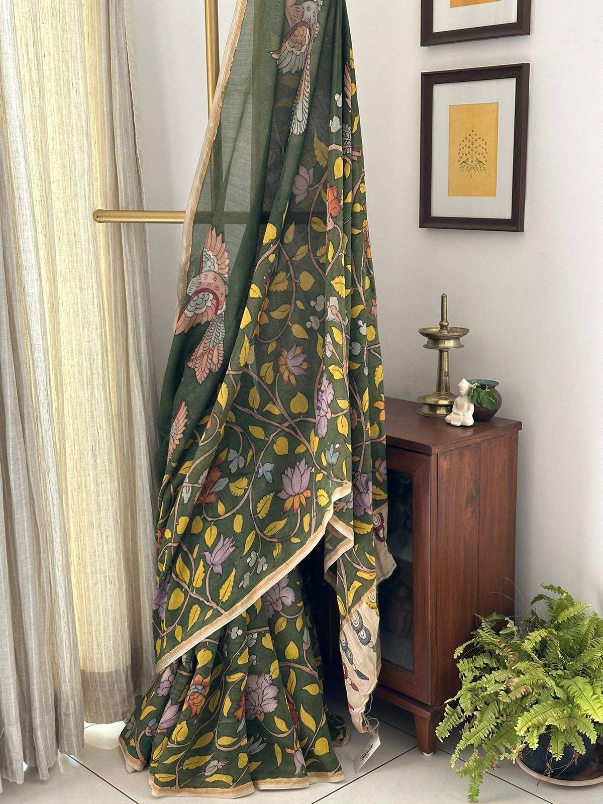 handloom-chanderi-cotton-silk-kalamkari-saree-fabric-texture-highlight