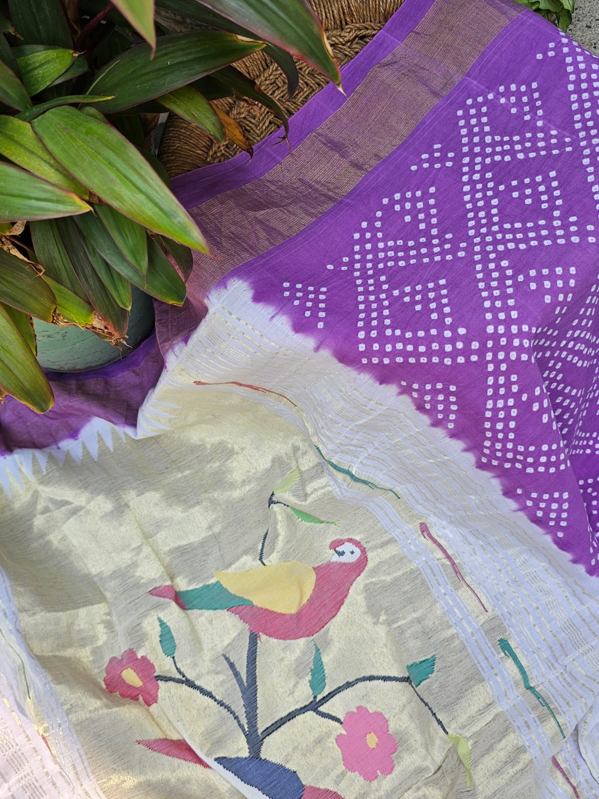 handloom-cotton-paithani-bandhani-saree-in-soft-lilac-colour