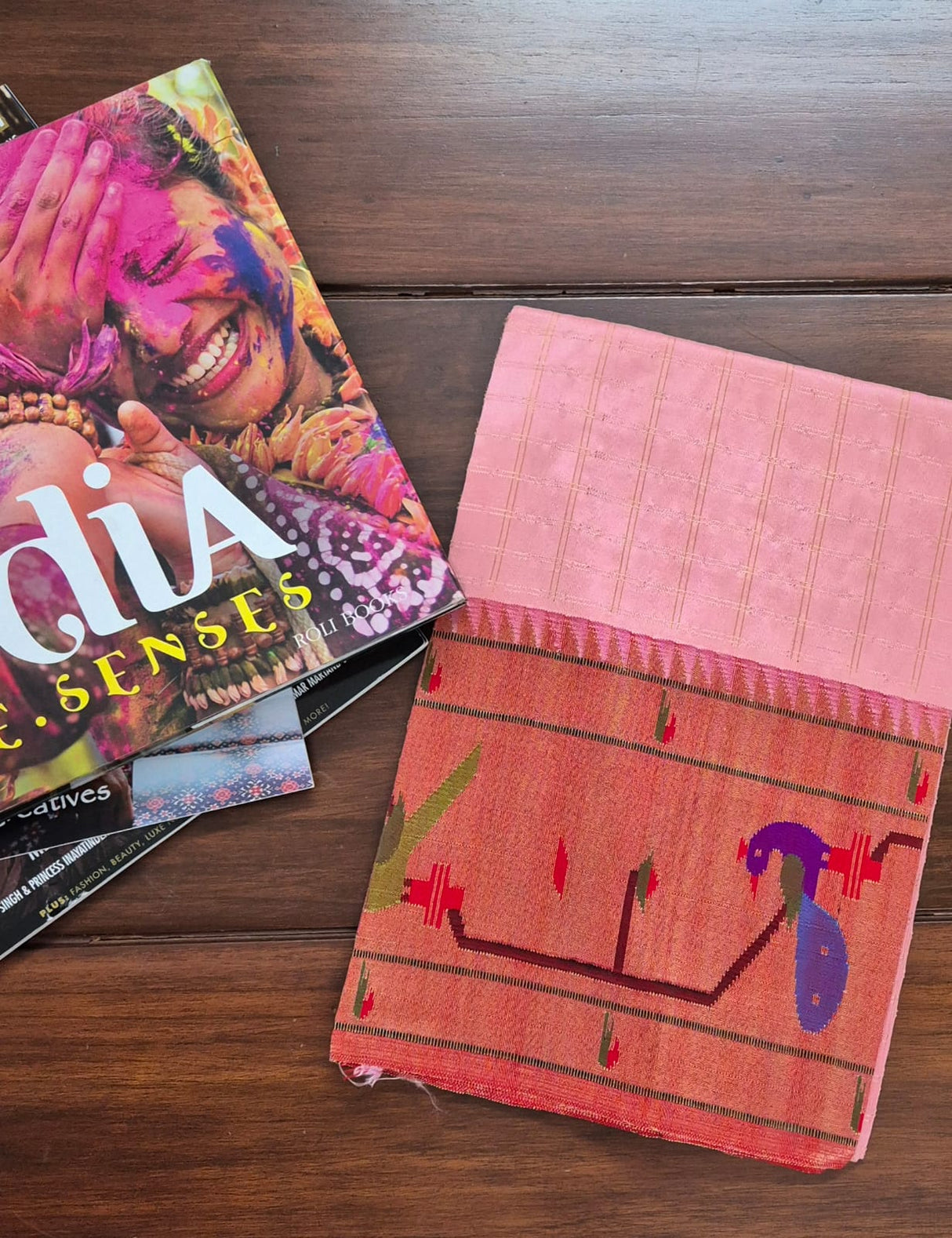 handloom-silk-blouse-piece-with-peacock-motif-paithani