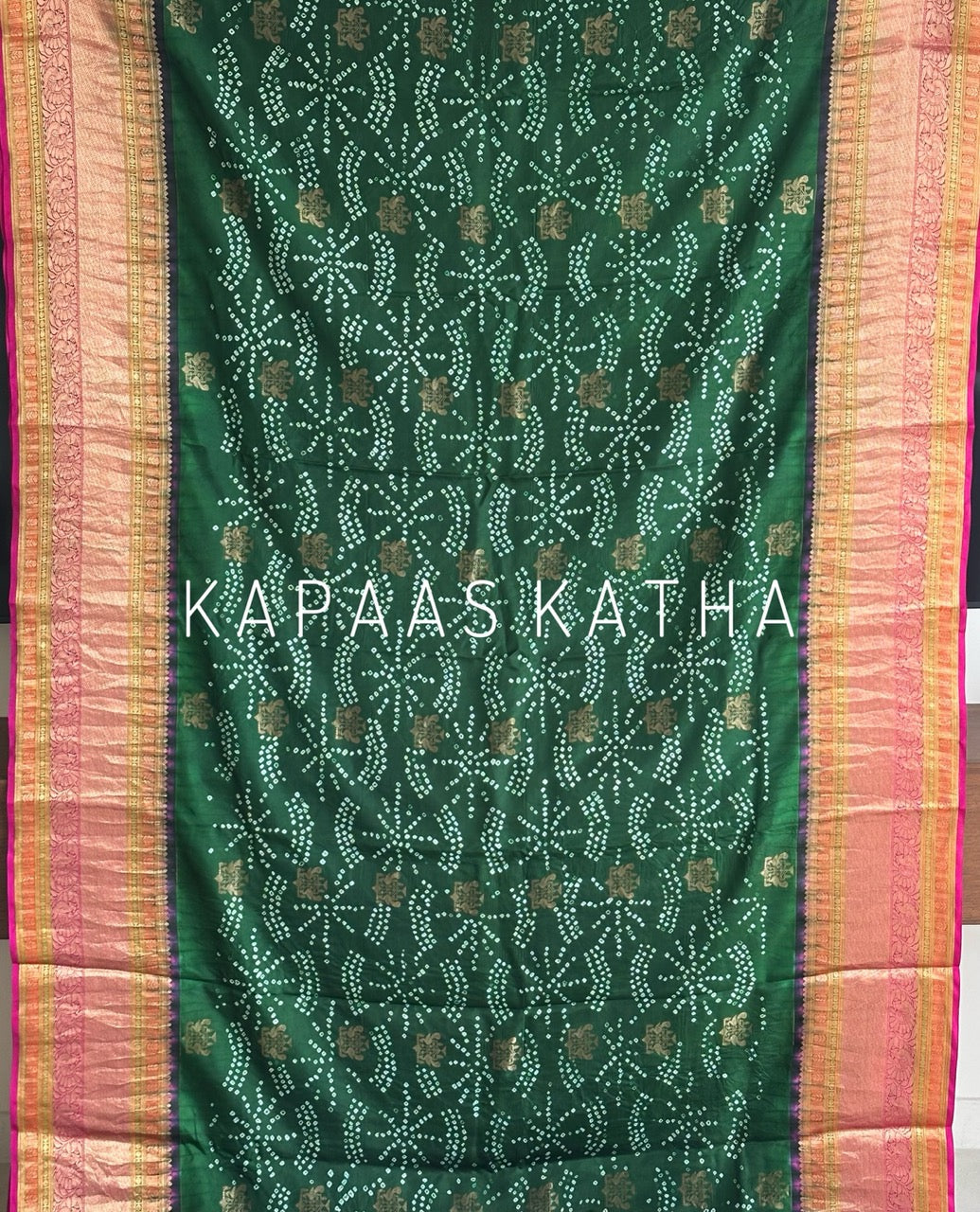 Vasundhara Silk Bandhani Saree, Pure Silk Green Bandhani Saree, Contrast Border Bandhej Saree, Kapaas Katha Designer Sarees, Hand-Tied Silk Sarees Online