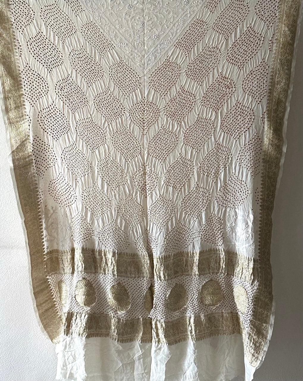 ivory-pure-banarsi-georgette-bandhani-dupatta-with-chikankari