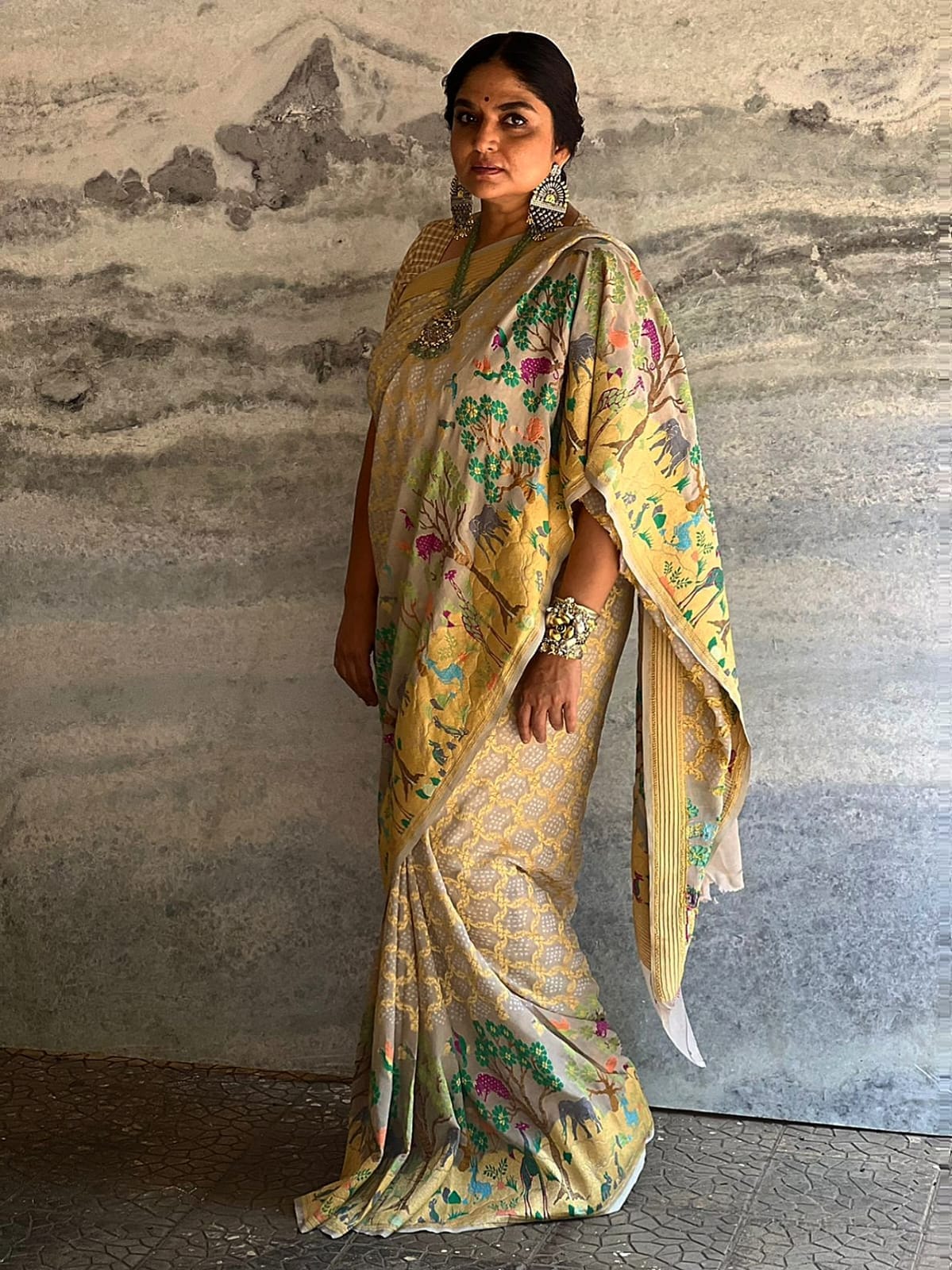Very Exclusive Handloom Pure Banarasi Georgette Meenakari Bandhani Saree