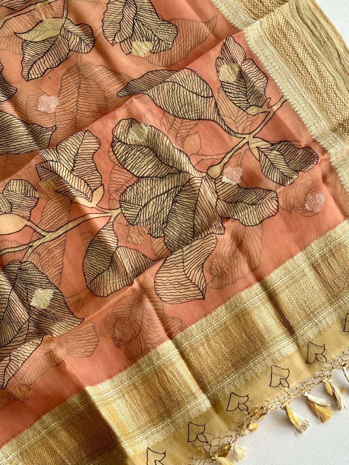 kalamkari-organza-dupatta-with-leaf-pattern