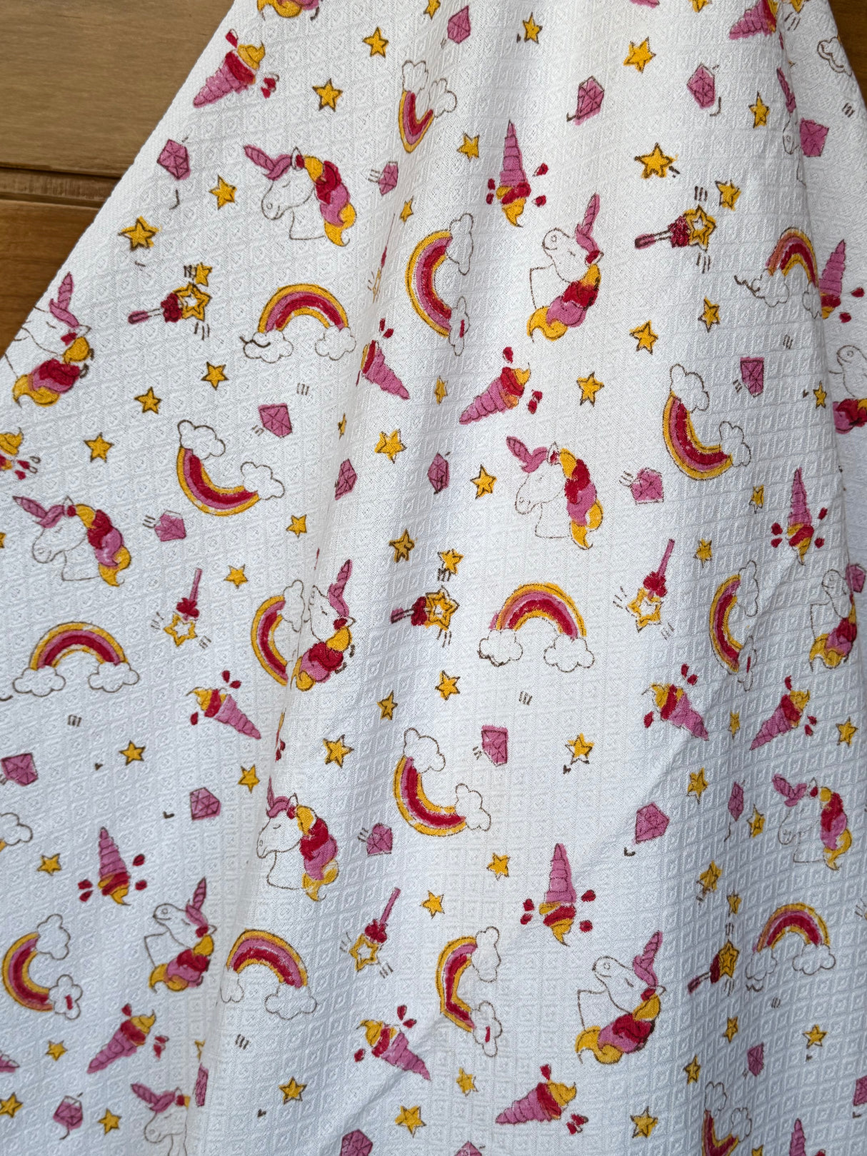 kids-towel-set-with-rainbow-and-unicorn-motifs