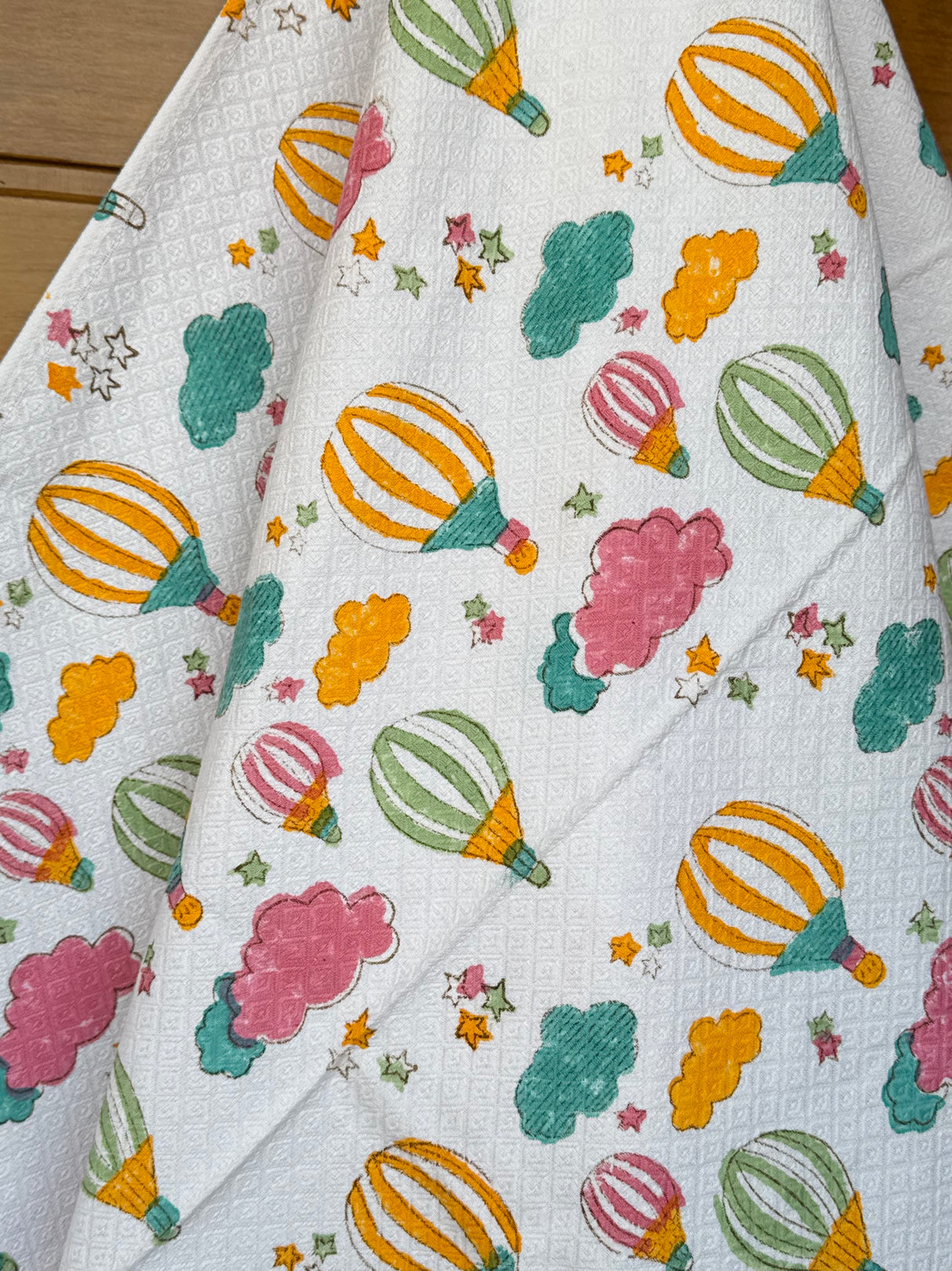 kids-towel-with-balloon-illustration