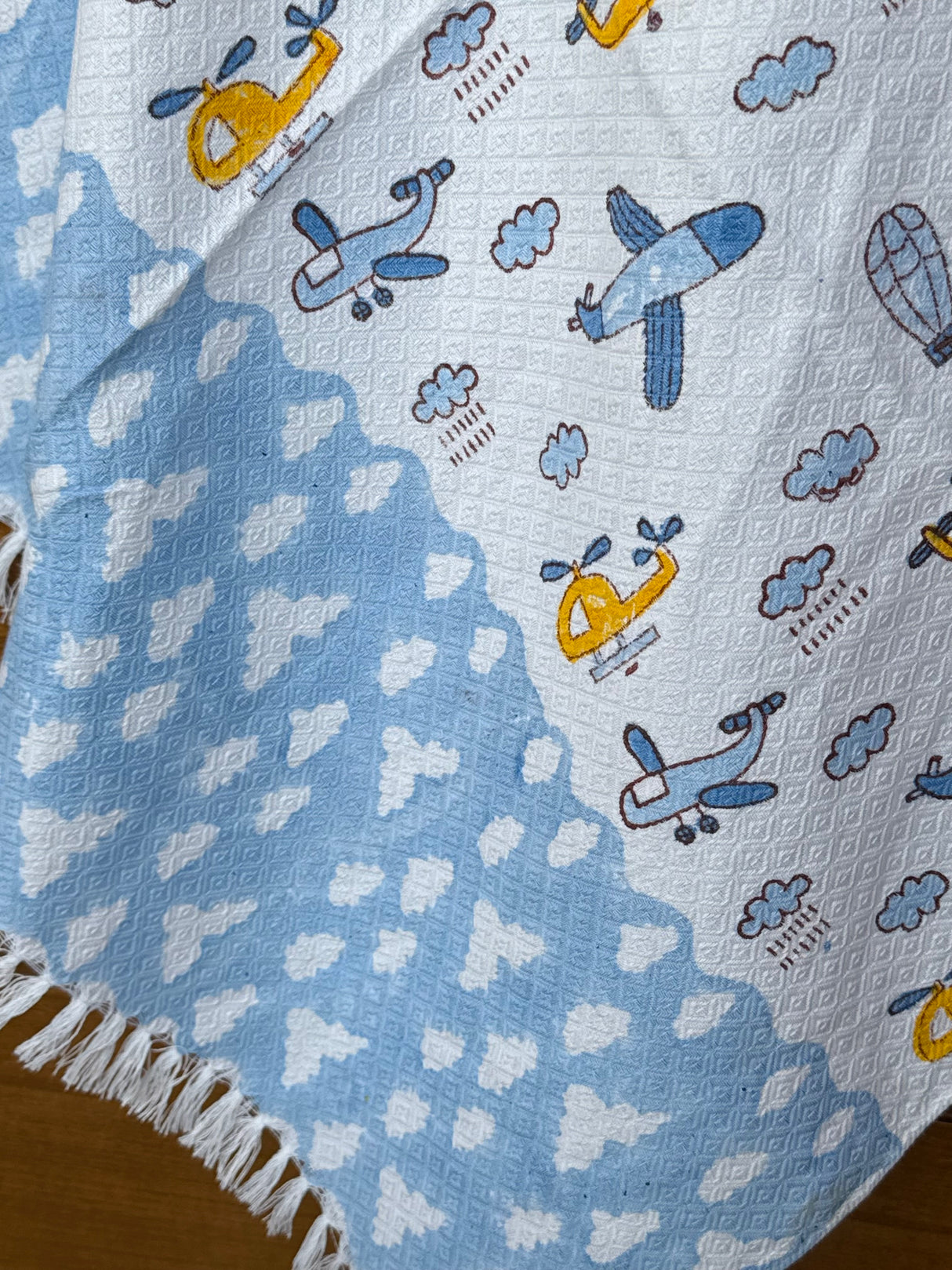 kids-towel-with-plane-design