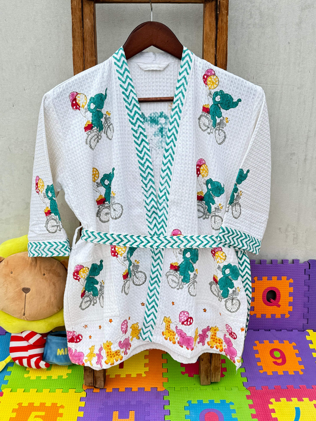 personalized waffle cotton kids bathrobe perfect for boutique resellers and international shipping to UAE and Netherlands