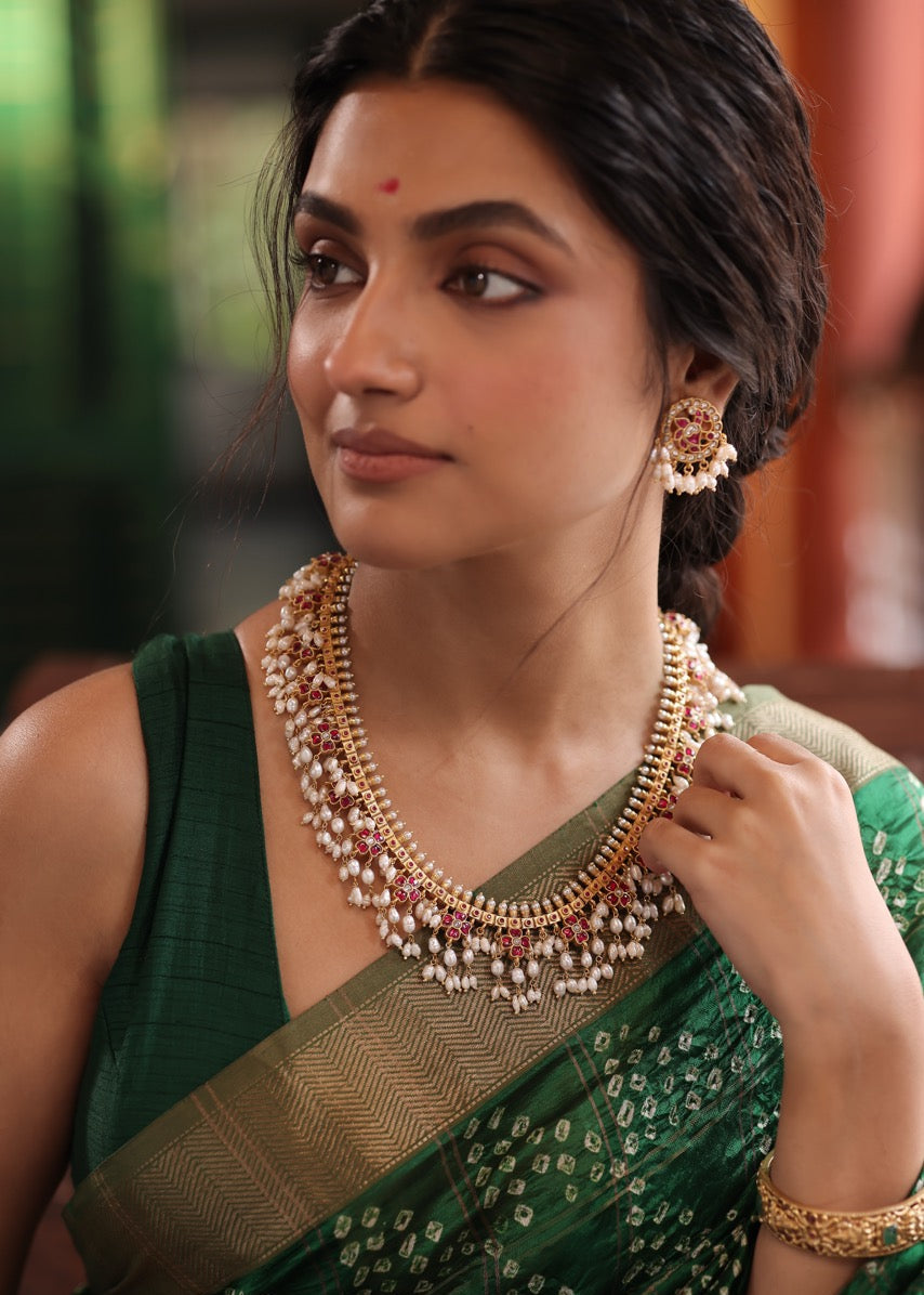 kumudini-guttapusalu-92-5-silver-kundan-necklace-set\