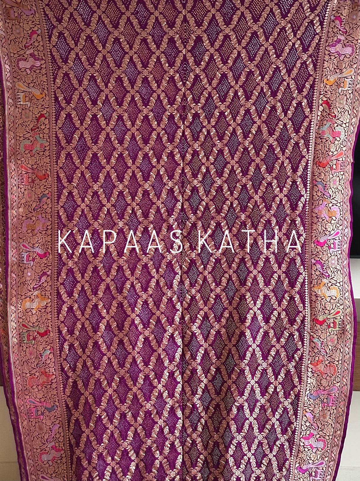 legacy-bandhani-saree-fabric-closeup-detail