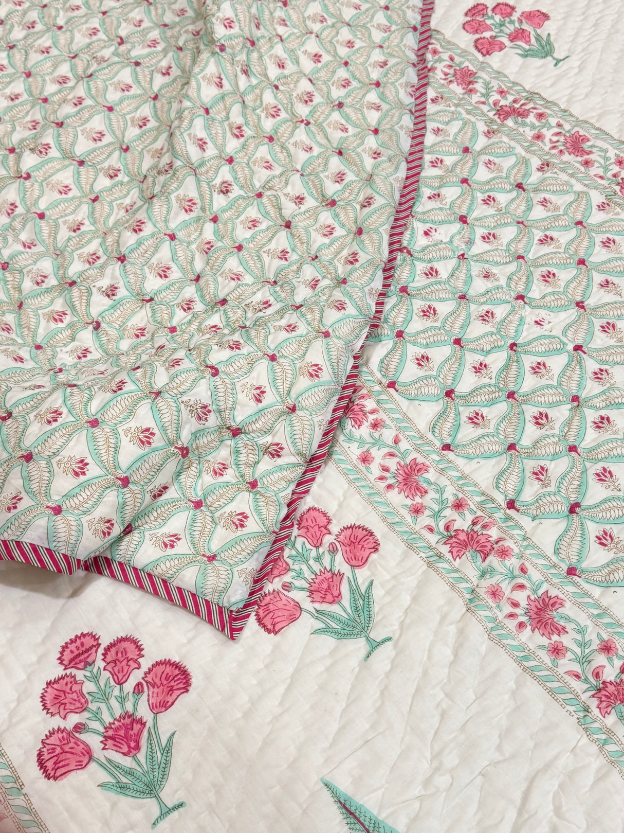 light-green-pink-double-cotton-quilt-side-view