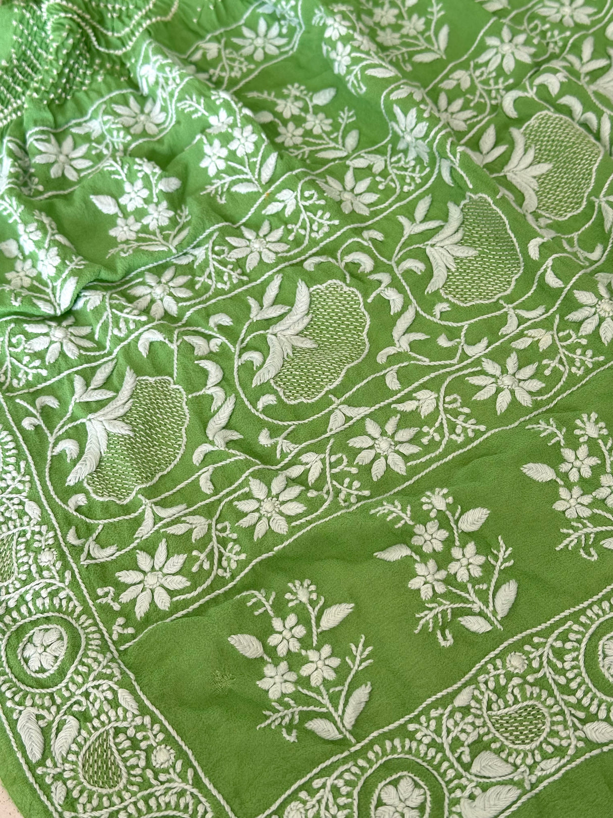 lightweight-georgette-dupatta-with-handloom-bandhani-pattern