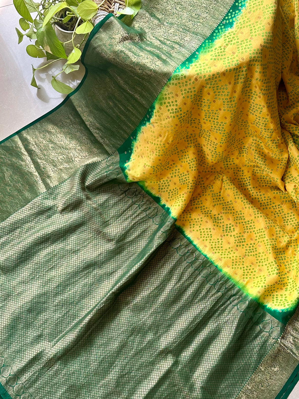 lightweight-handloom-bandhani-saree