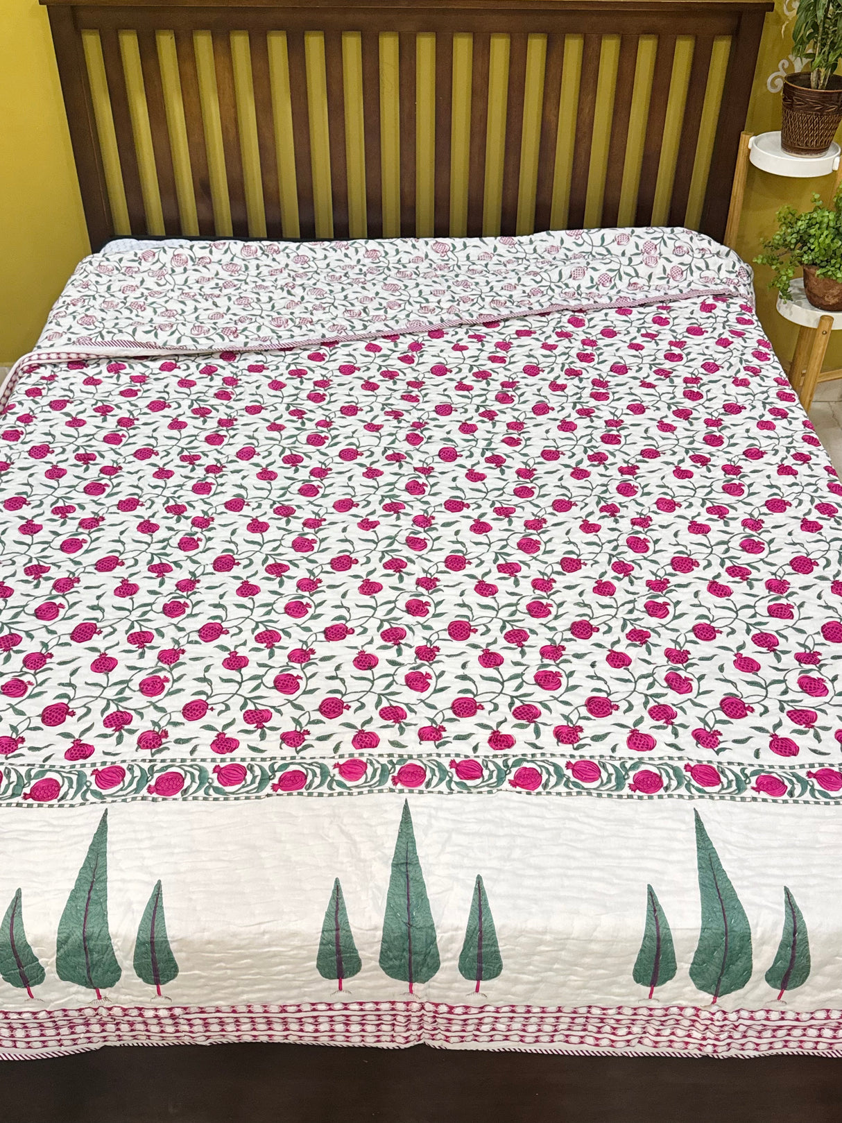 lightweight-reversible-quilt-with-botanical-design