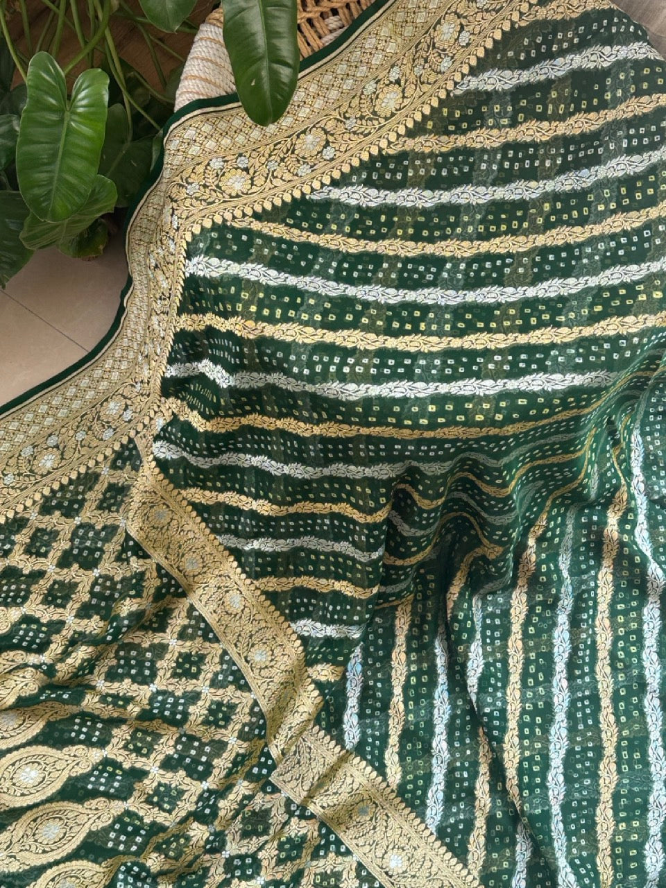 line-pattern-green-banarasi-georgette-bandhani-saree