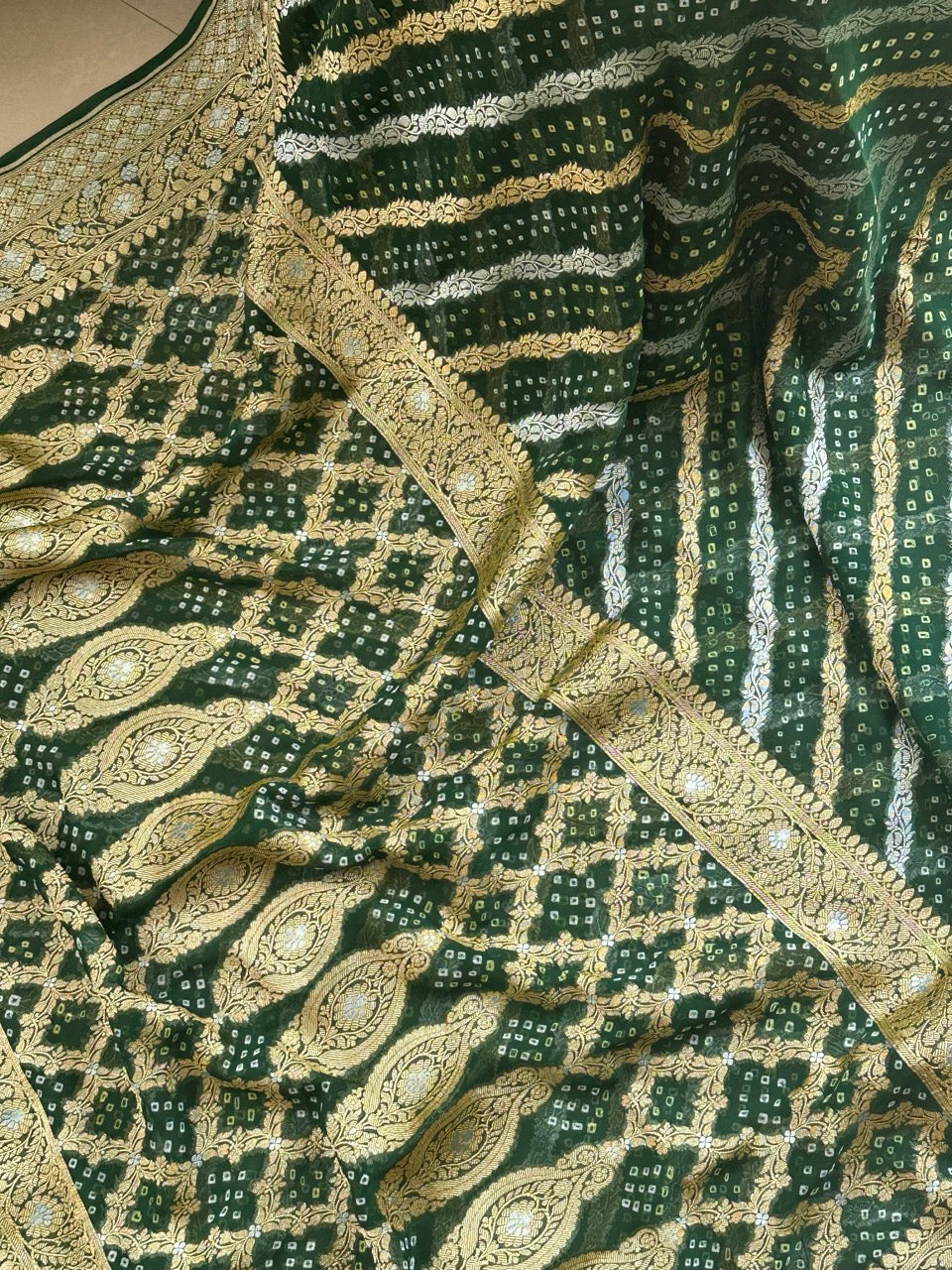line-pattern-green-banarasi-georgette-bandhani-saree