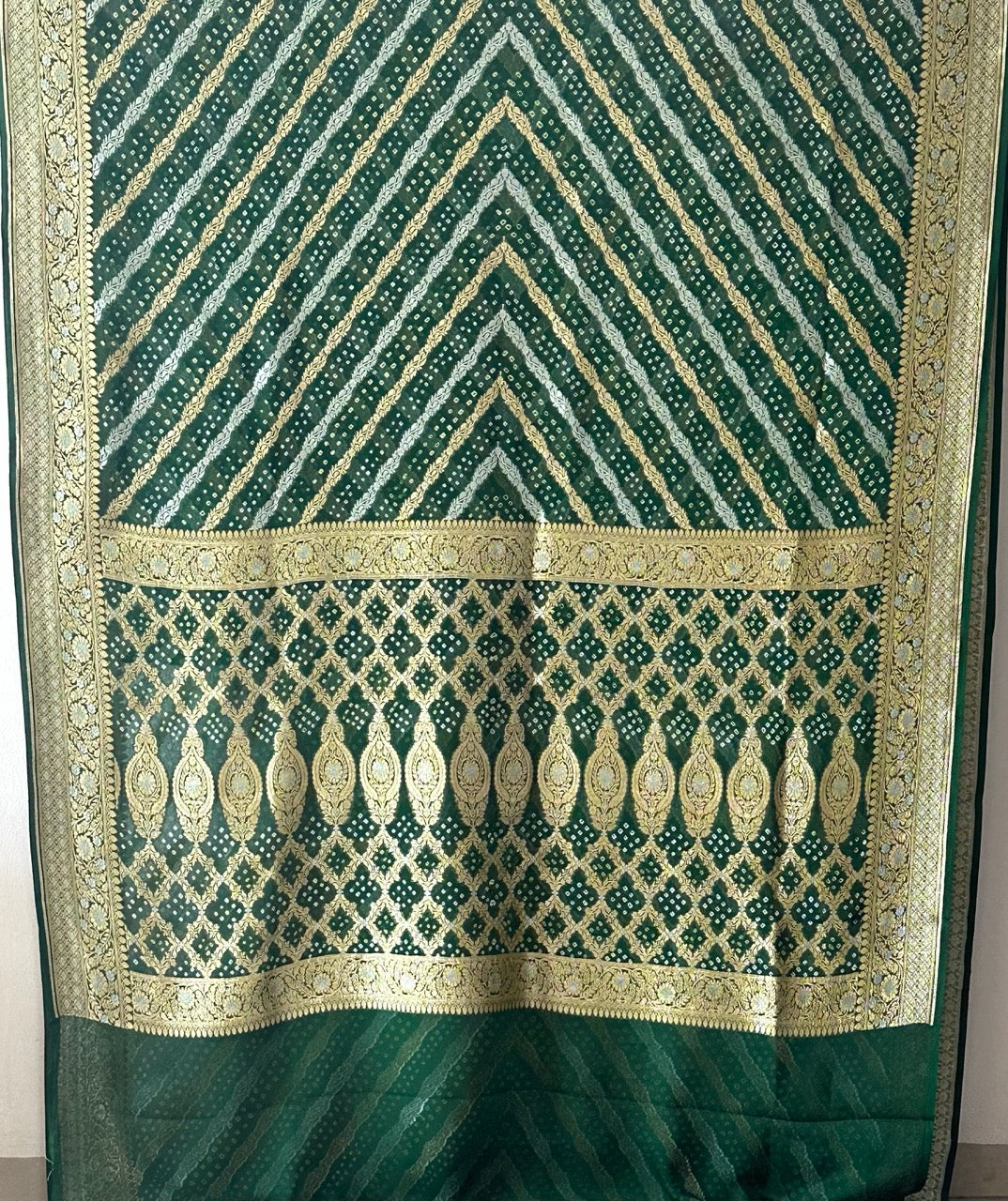 line-pattern-green-banarasi-georgette-bandhani-saree