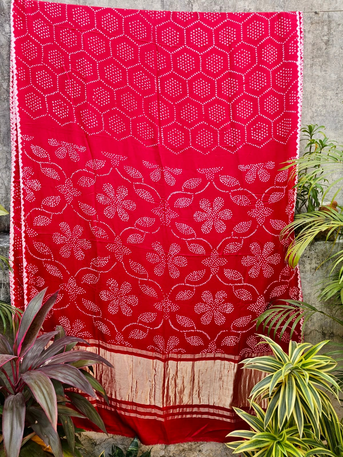 luxurious-gajji-silk-sindoor-red-bandhani-saree