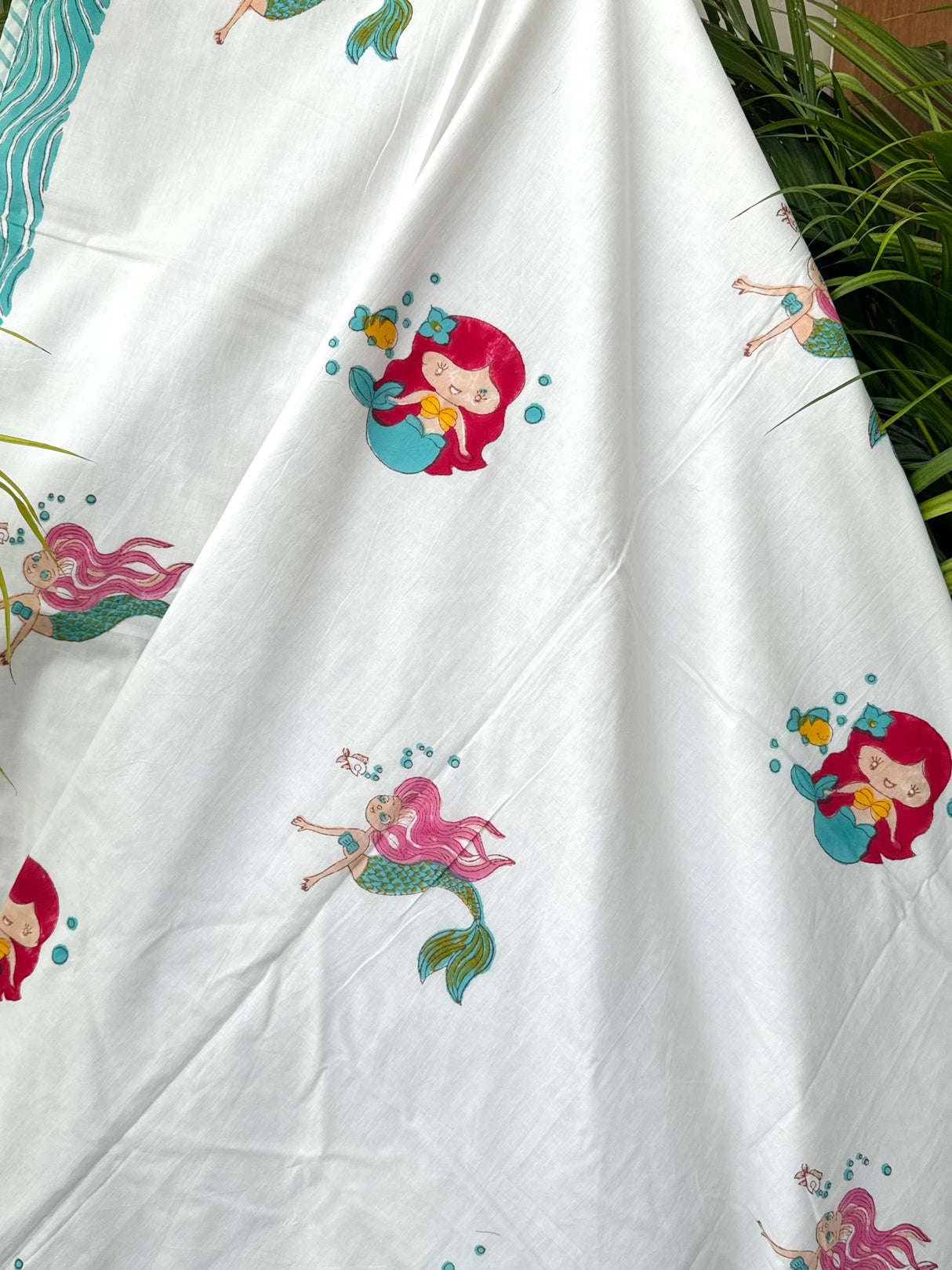 magical-mermaid-design-layered-kids-blanket-cozy-layered-fabric