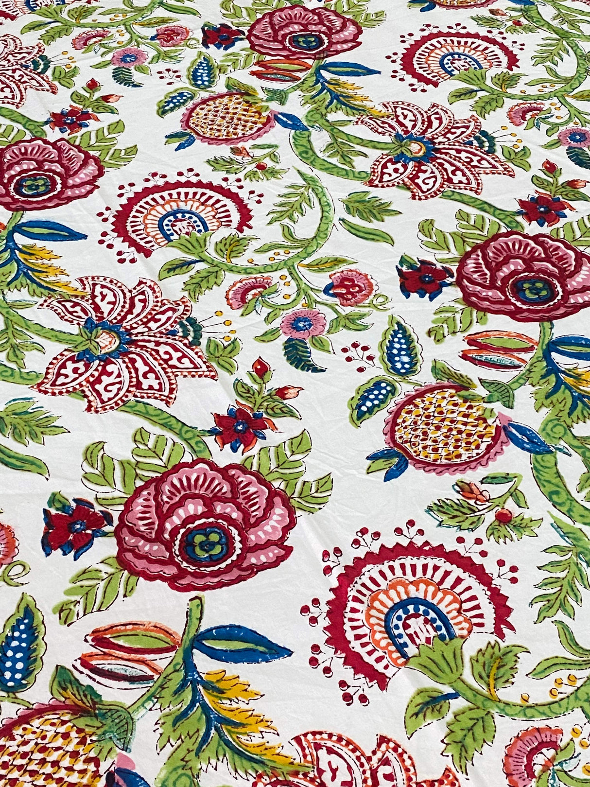 mixed-flower-double-cotton-bedsheet-close-up