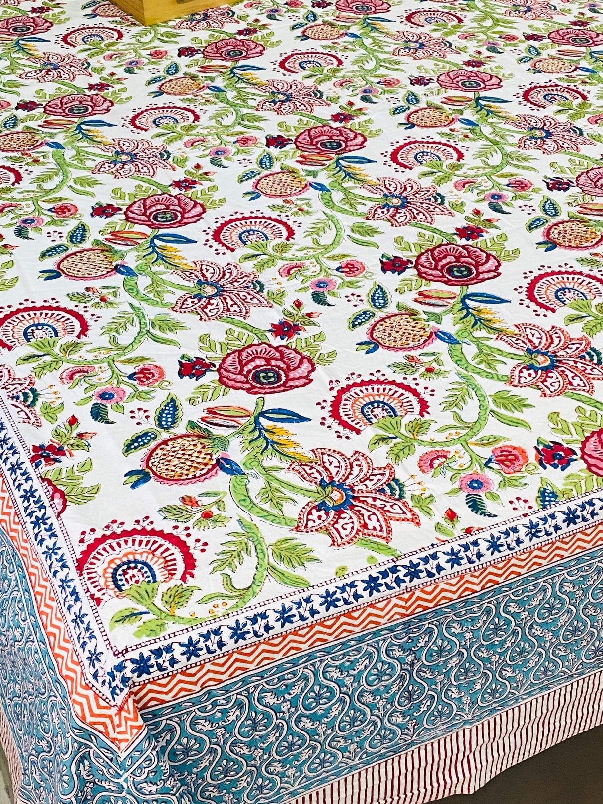 mixed-flower-double-cotton-bedsheet-texture-view