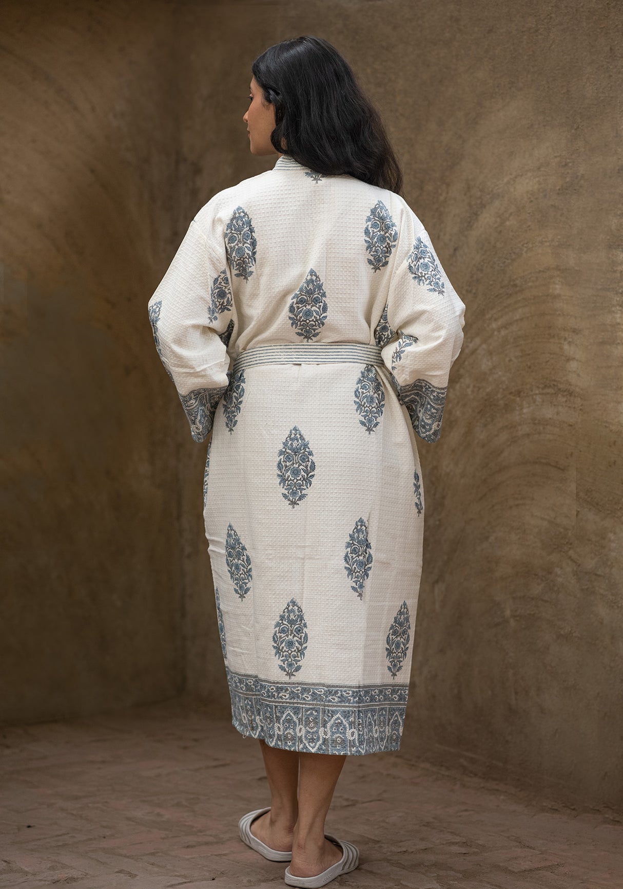 mughal-floral-cotton-waffle-bathrobe-back-view