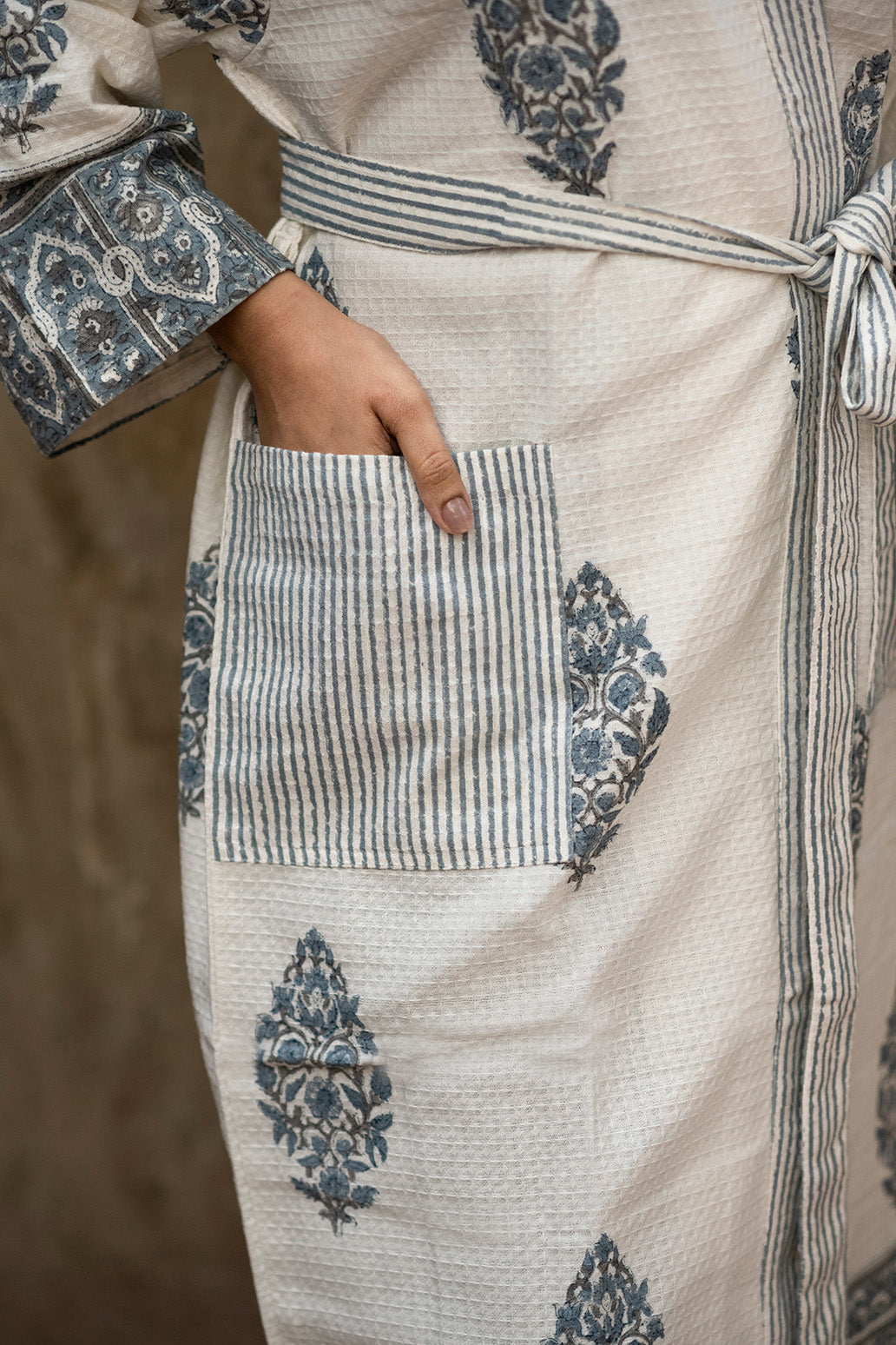 mughal-floral-cotton-waffle-bathrobe-detailed-view