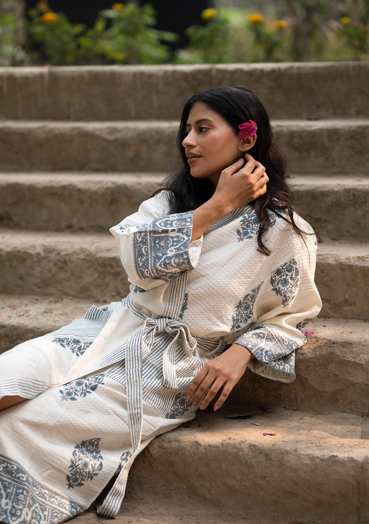 mughal-floral-cotton-waffle-bathrobe-texture-view