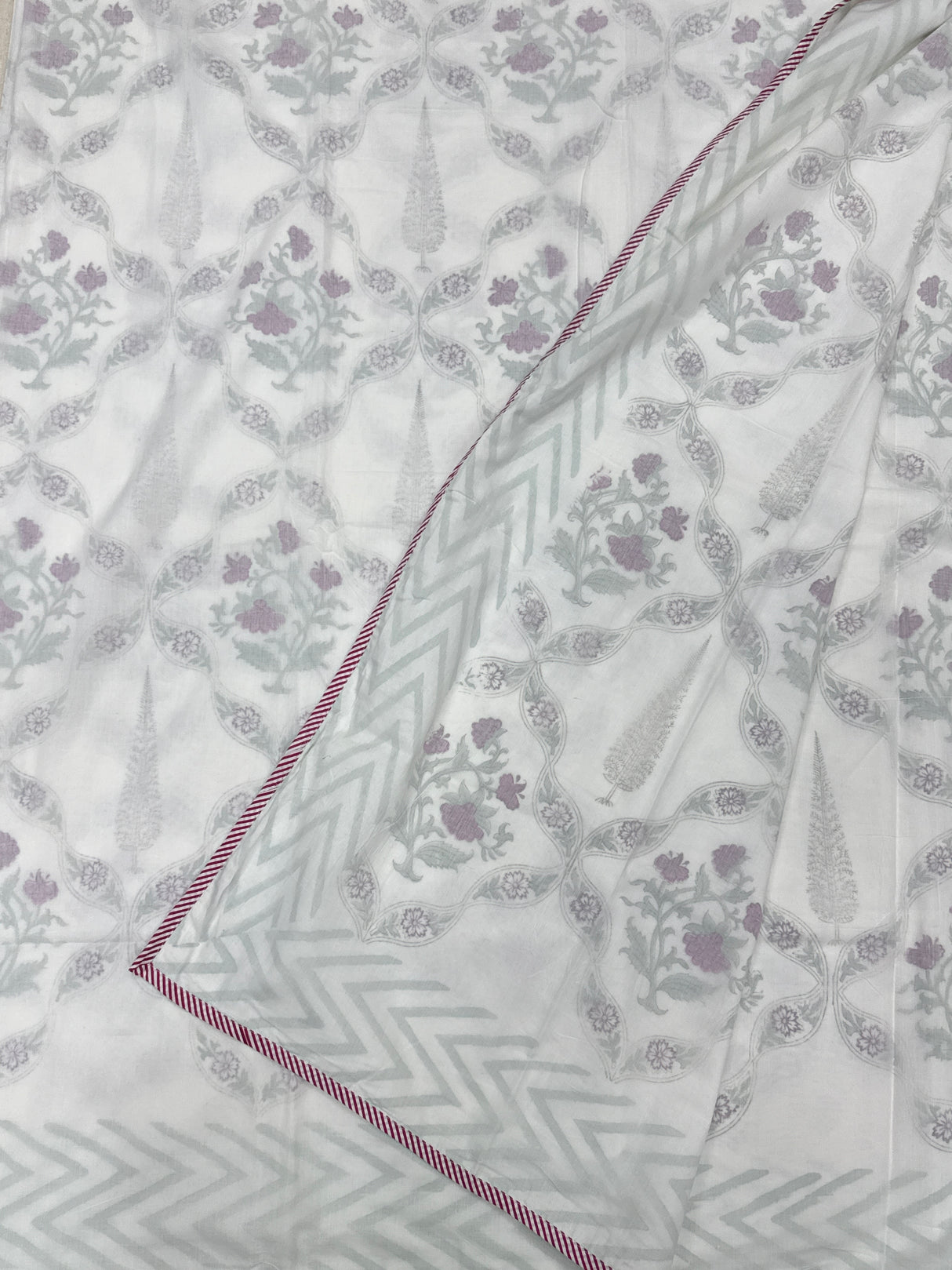 mulmul-cotton-dohar-on-bed