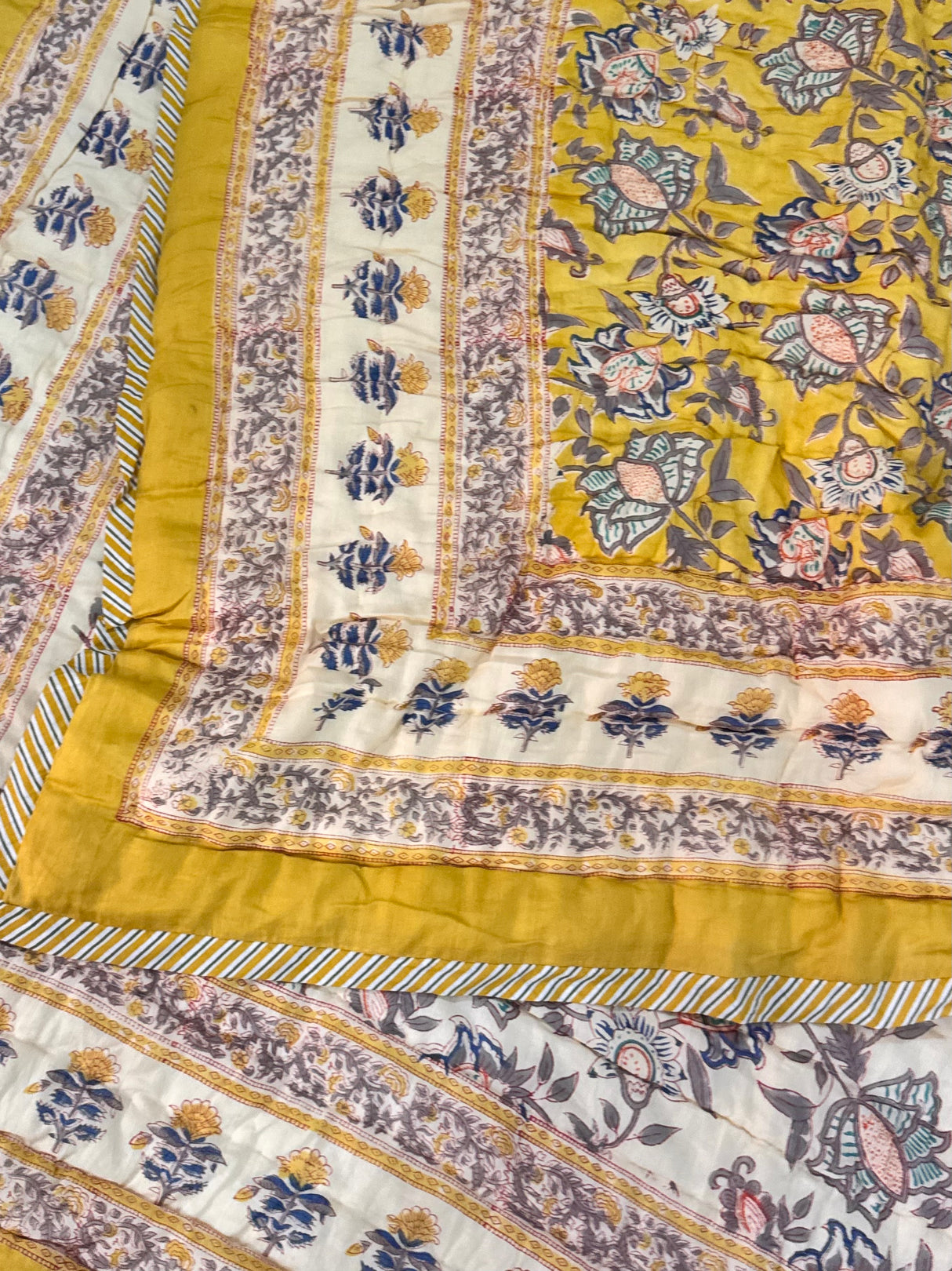 mulmul-quilt-with-cotton-bedsheet-floral-design