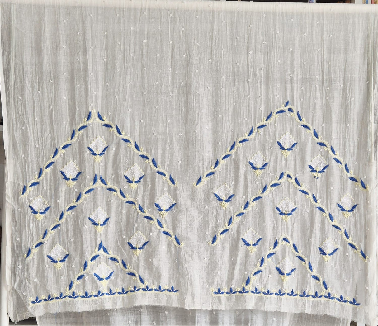 mulmul-suit-set-with-traditional-lucknowi-work