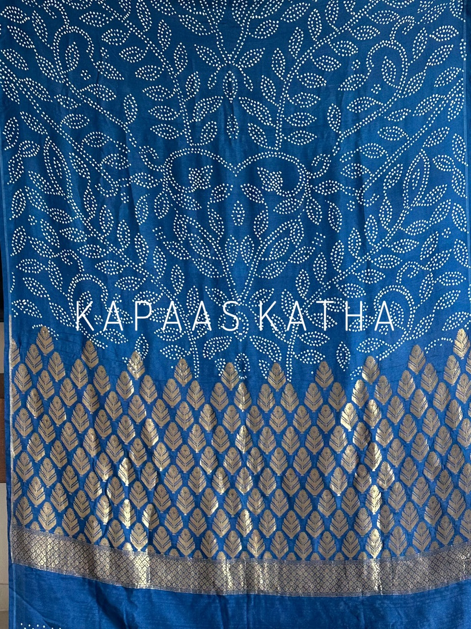 Shop stylish pure Munga Silk Bandhani saree featuring gold zari floral mandalas and paisley pallu. Lightweight, vibrant, and ideal for festive celebrations.