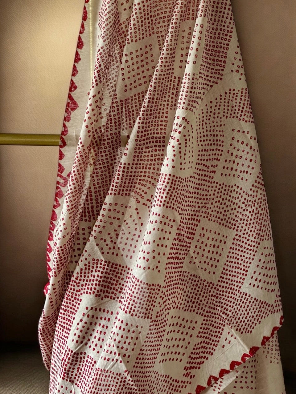 muted-grace-munga-silk-bandhani-saree-with-red-bandhej