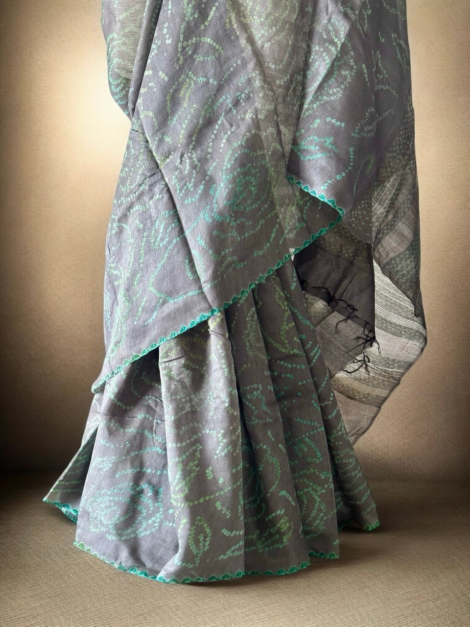 neel-kashmira-grey-munga-silk-bandhani-saree-with-multicoloured-bandhej