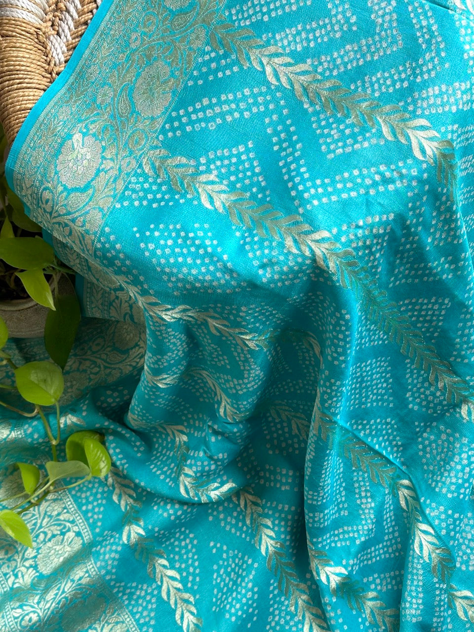 neel-tara-handloom-munga-silk-bandhani-saree
