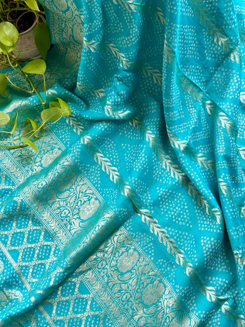 neel-tara-handloom-munga-silk-bandhani-saree