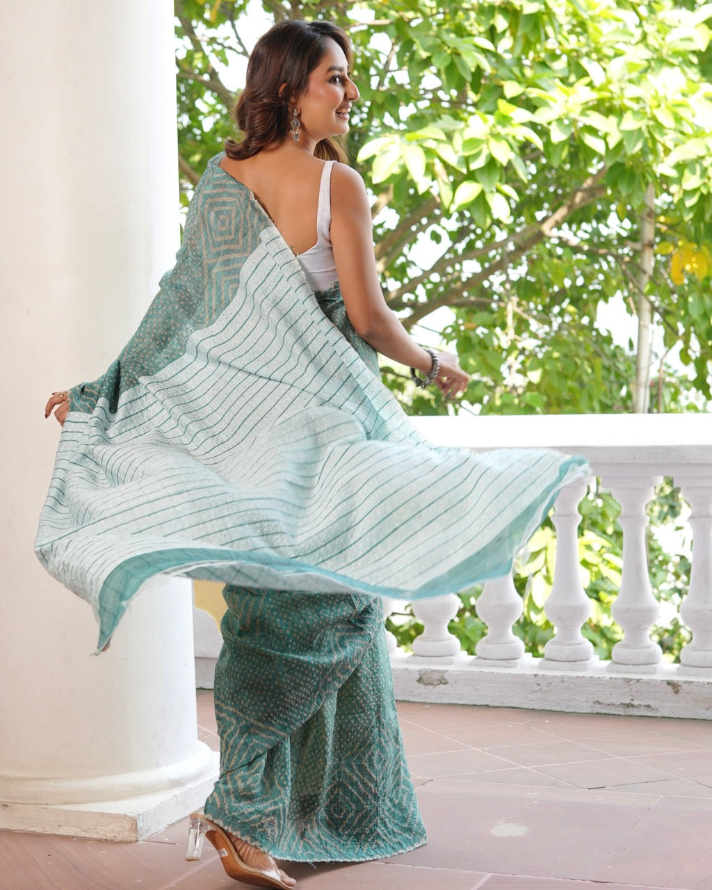 neel-tara-tussar-silk-bandhani-saree